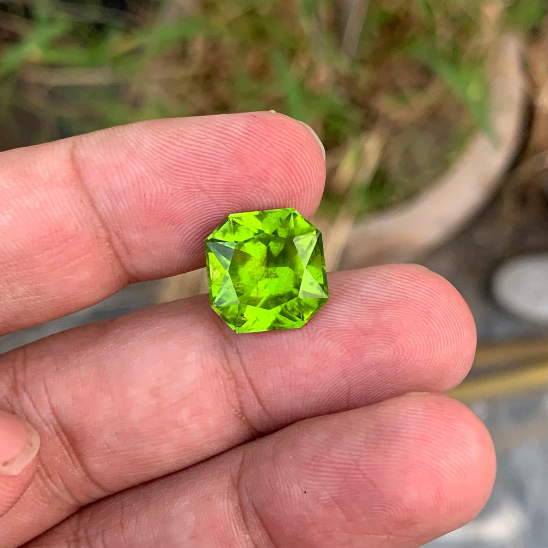 10.20 Carats Loose Peridot Square Shape