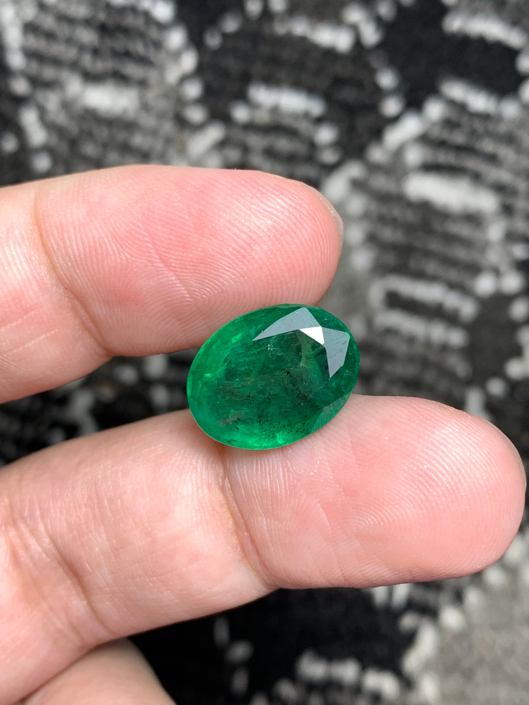 oval shape emerald