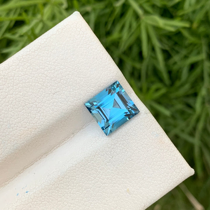 3.65 Carats Mesmerizing Loose Baguette Shape London Blue Topaz