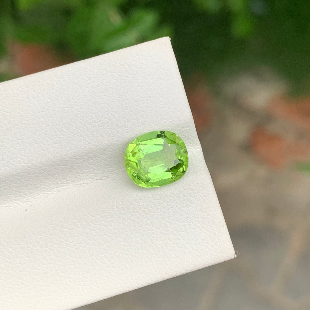 2.90 Carats Faceted Oval Shape Peridot