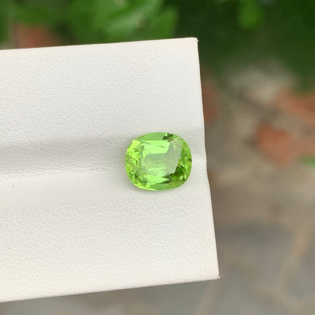 2.90 Carats Faceted Oval Shape Peridot