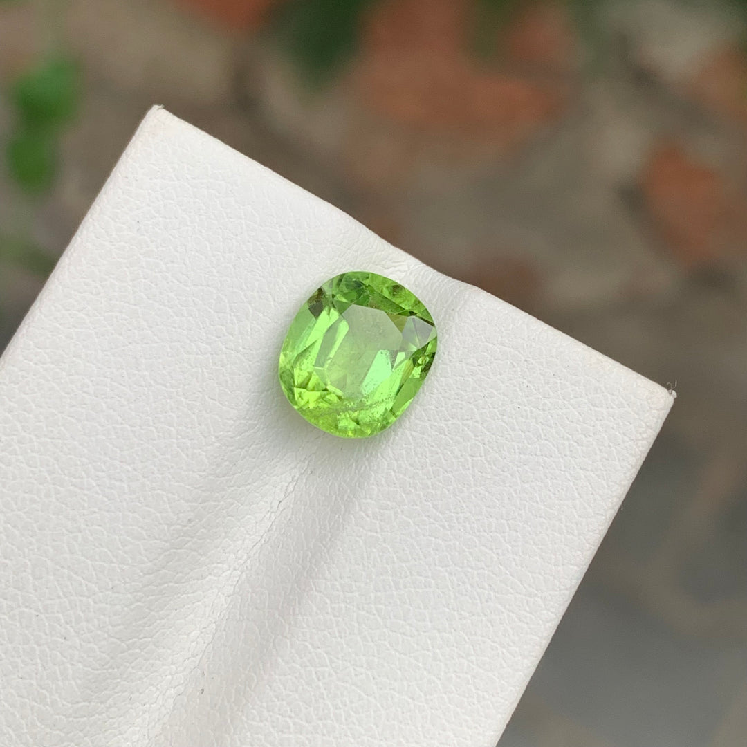 2.90 Carats Faceted Oval Shape Peridot