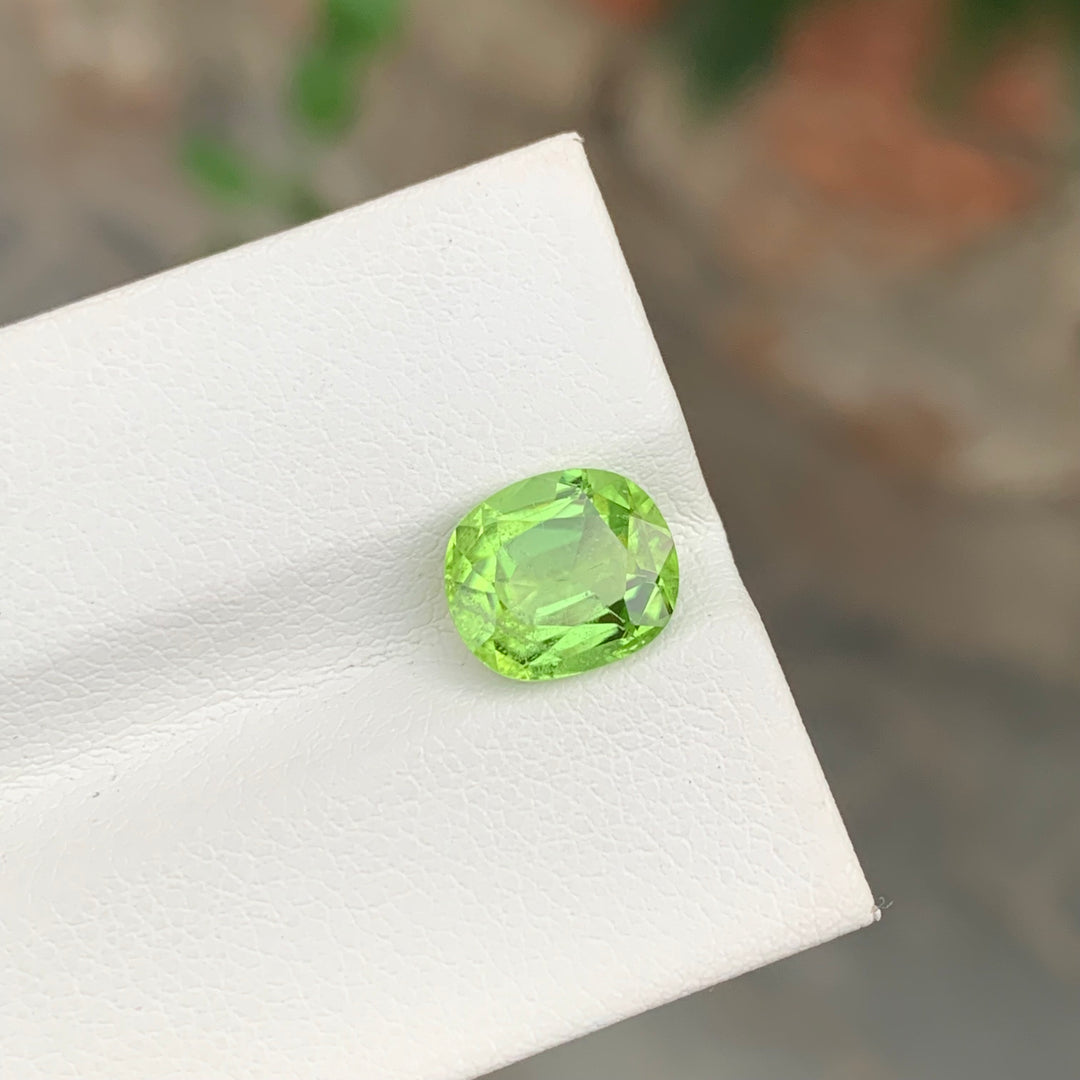 2.90 Carats Faceted Oval Shape Peridot