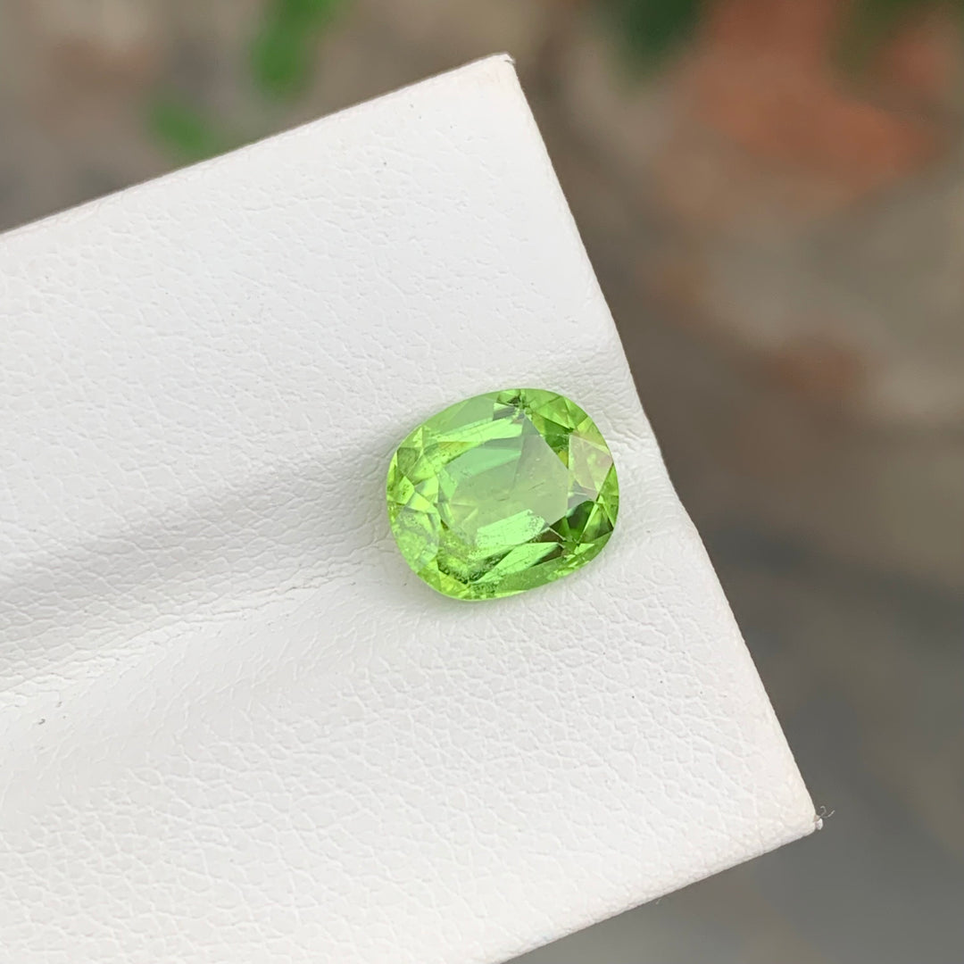 2.90 Carats Faceted Oval Shape Peridot