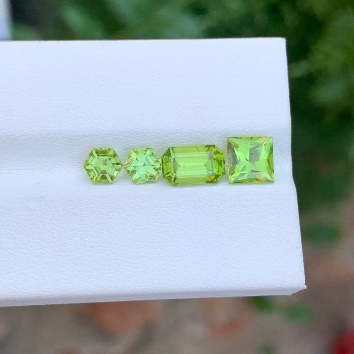 4.05 Carats Faceted Peridot Gemstones Lot