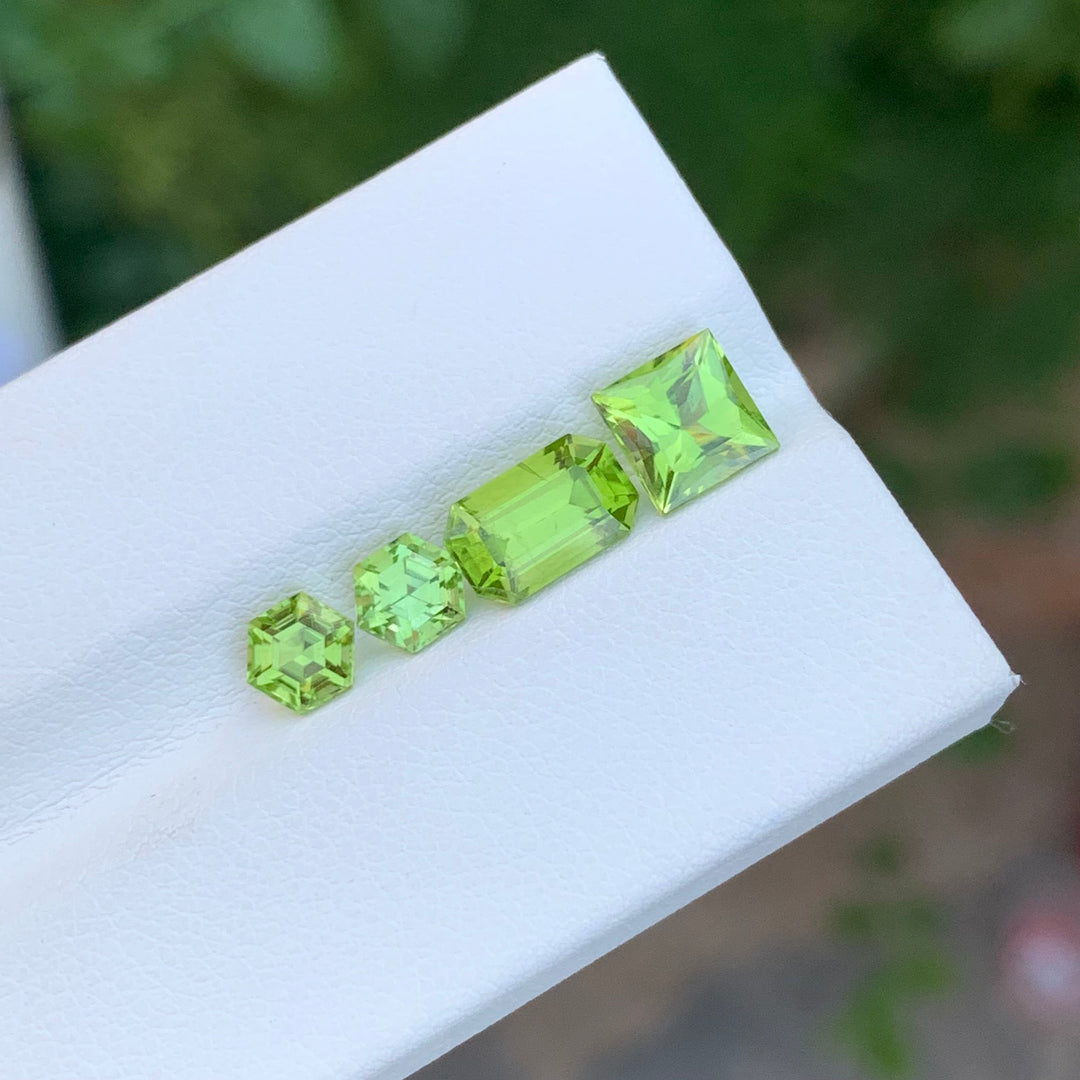 4.05 Carats Faceted Peridot Gemstones Lot