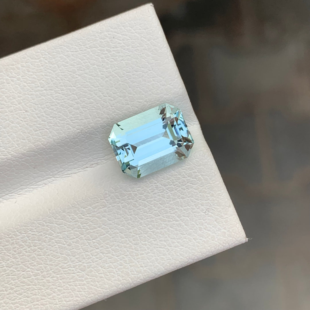 3.20 Carats Emerald Cut Faceted Aquamarine Gemstone