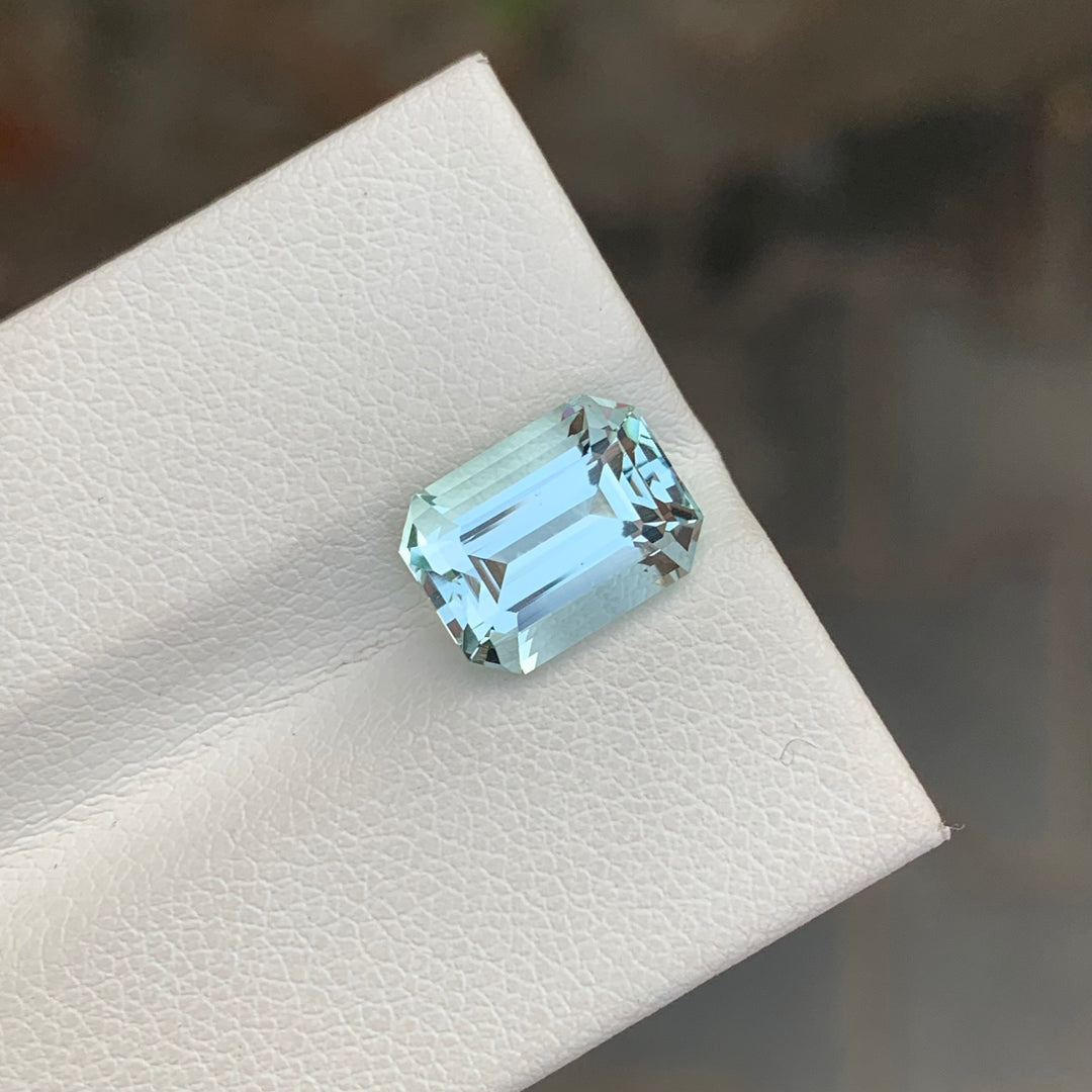 3.20 Carats Emerald Cut Faceted Aquamarine Gemstone