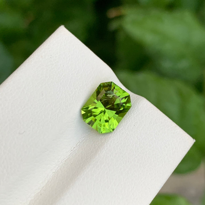 2.85 Carats Faceted Emerald Shape Peridot