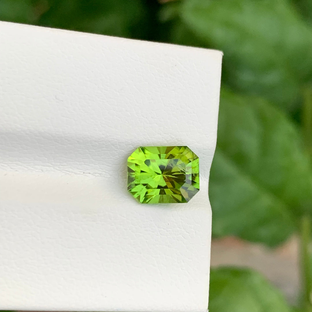 2.85 Carats Faceted Emerald Shape Peridot