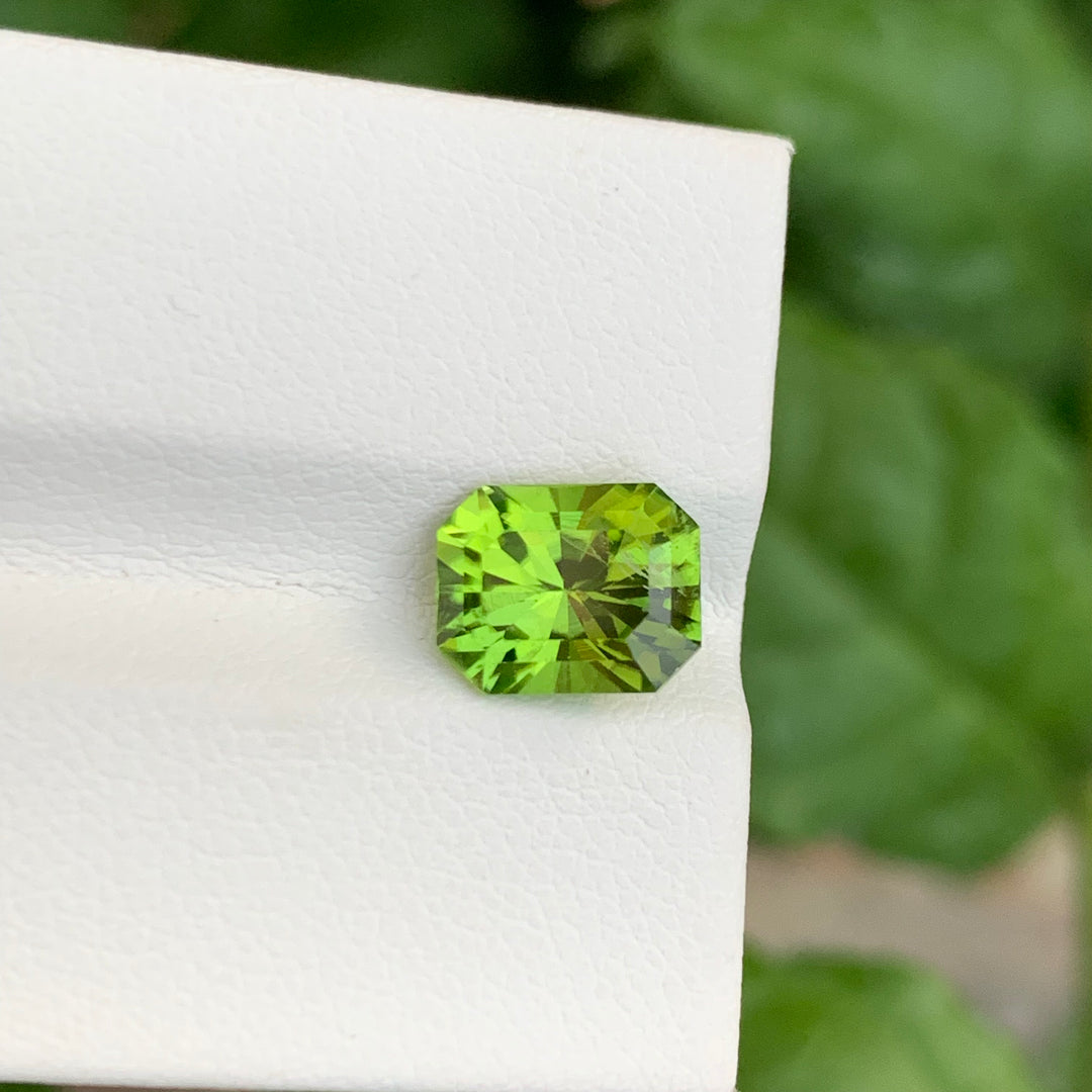 2.85 Carats Faceted Emerald Shape Peridot