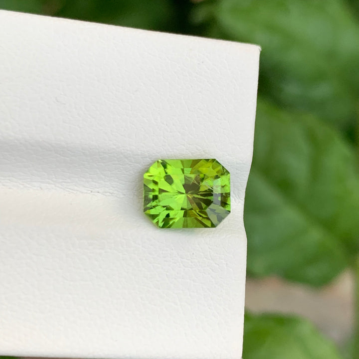 2.85 Carats Faceted Emerald Shape Peridot