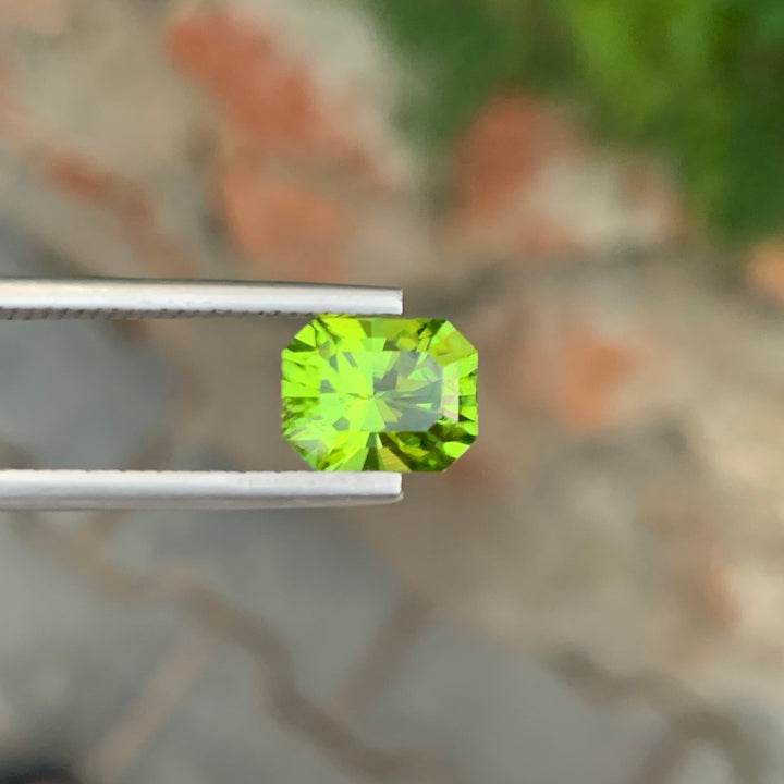 2.85 Carats Faceted Emerald Shape Peridot