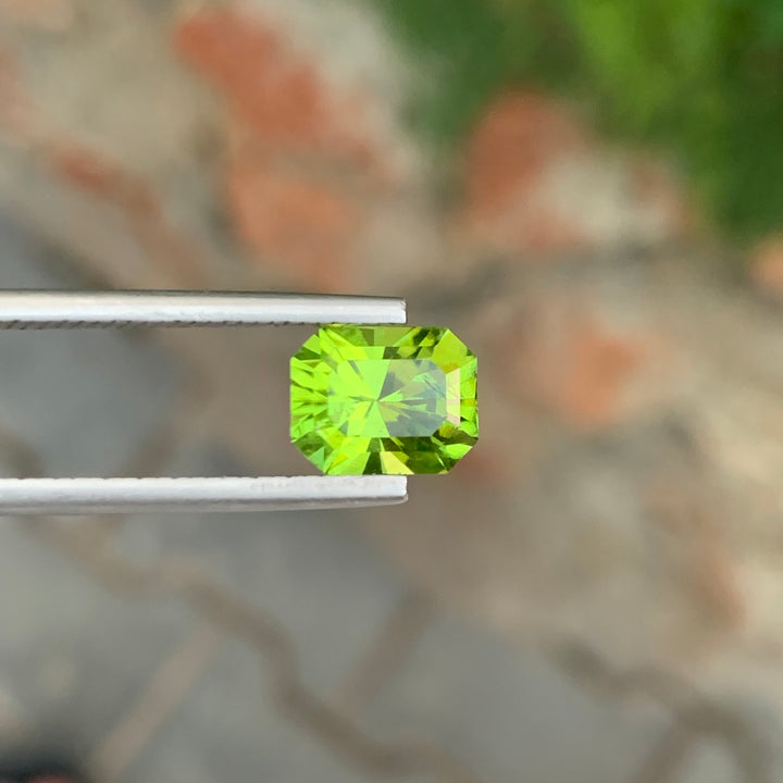 2.85 Carats Faceted Emerald Shape Peridot