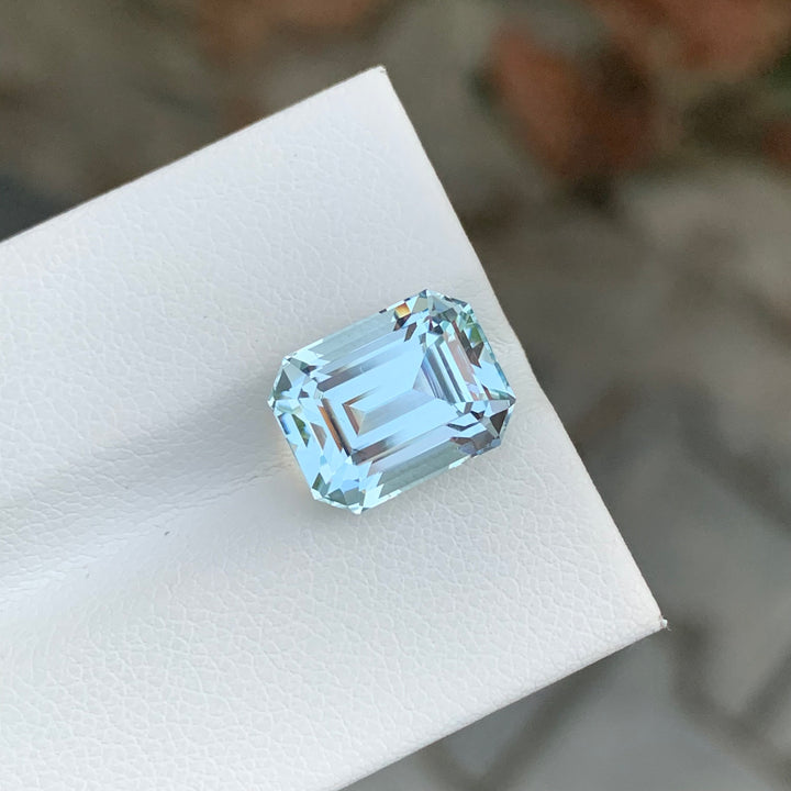 5.80 Carats Emerald Shape Faceted Aquamarine