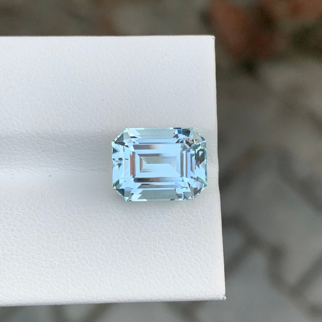 5.80 Carats Emerald Shape Faceted Aquamarine