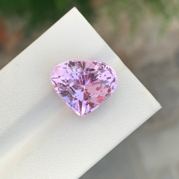 12.75 Carats Heart Shape Faceted Kunzite