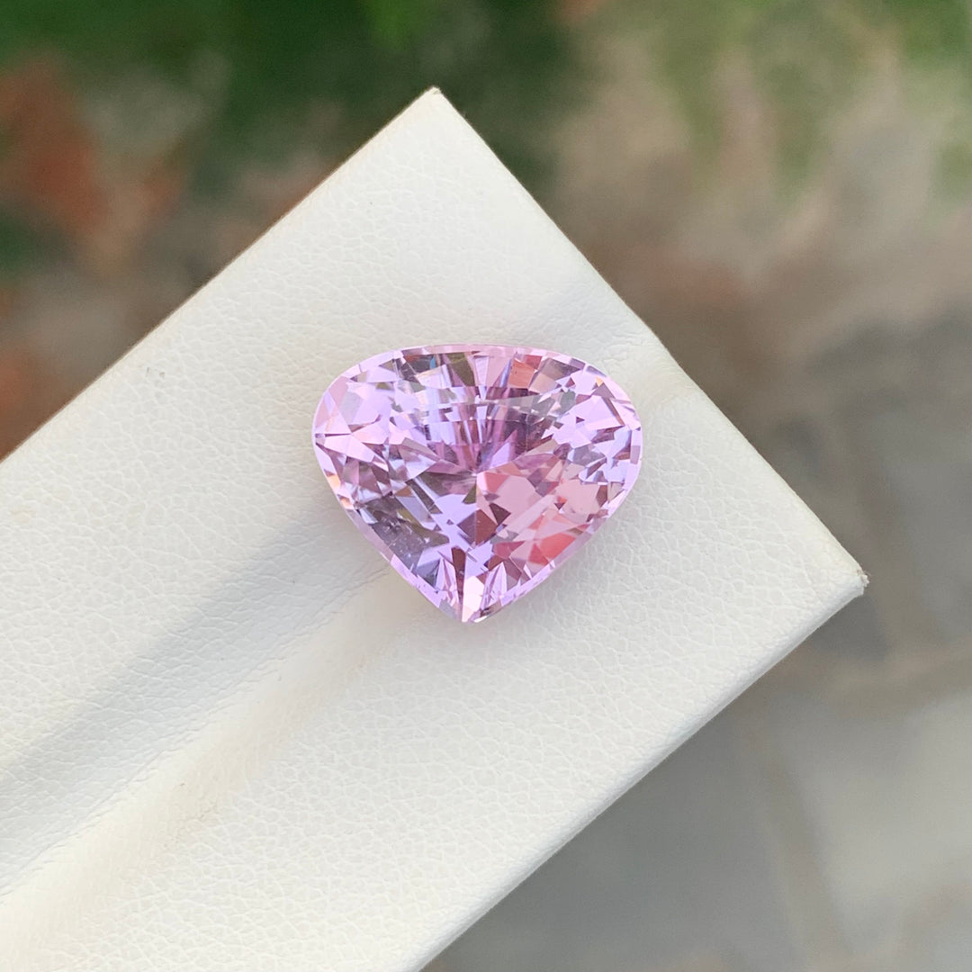 12.75 Carats Heart Shape Faceted Kunzite