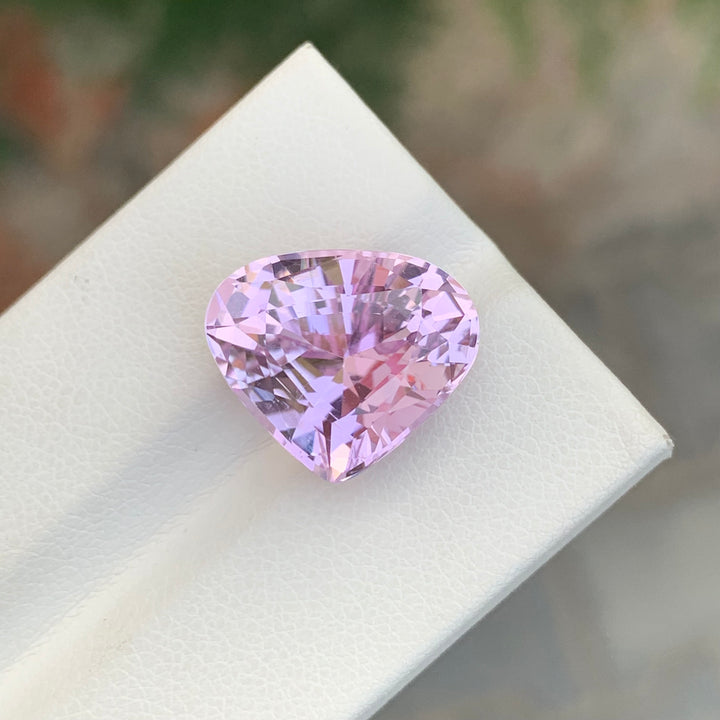 12.75 Carats Heart Shape Faceted Kunzite