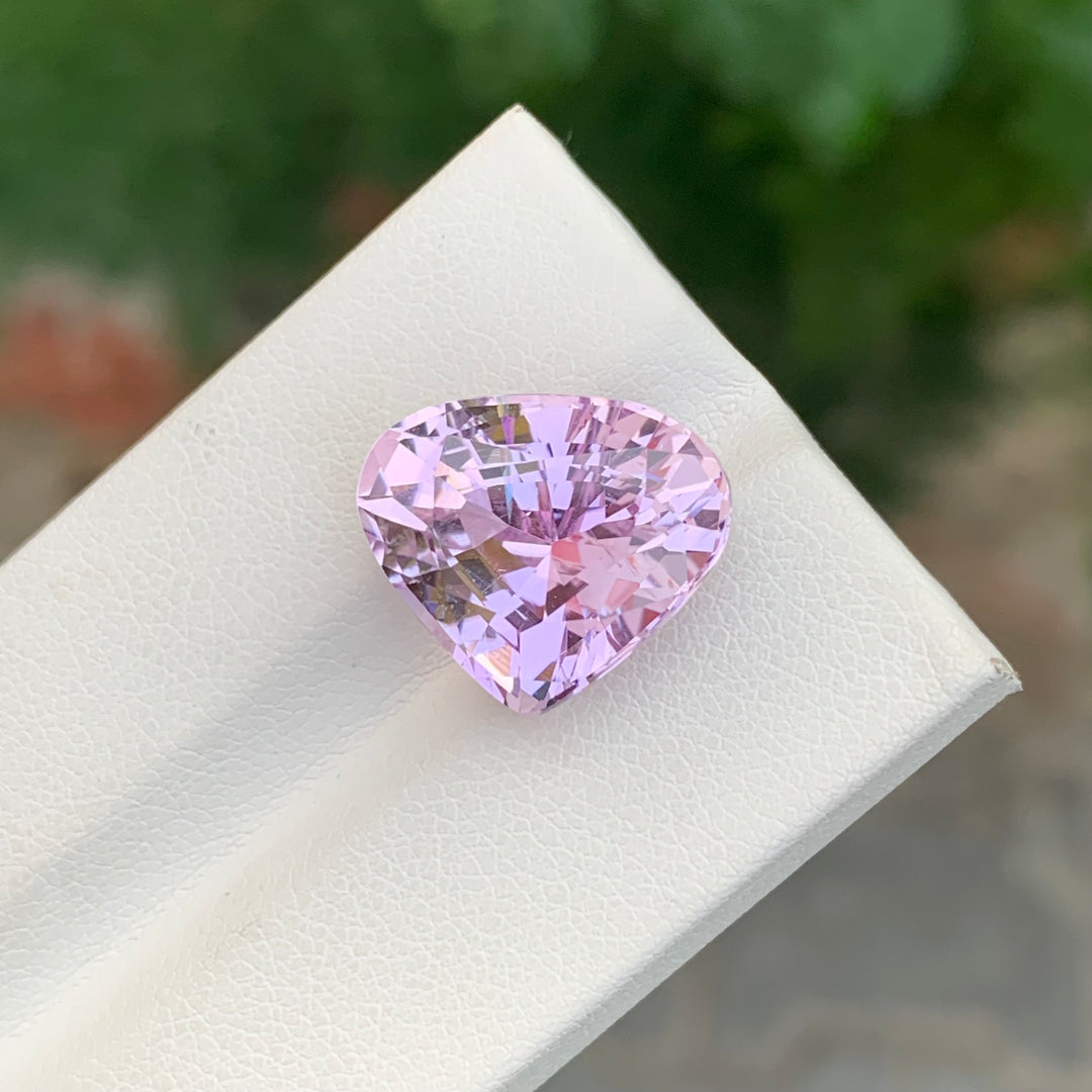 12.75 Carats Heart Shape Faceted Kunzite