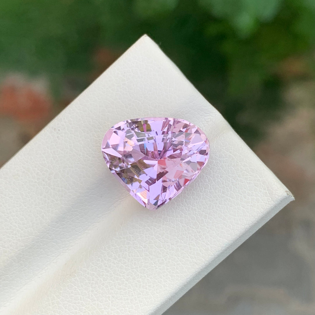 12.75 Carats Heart Shape Faceted Kunzite