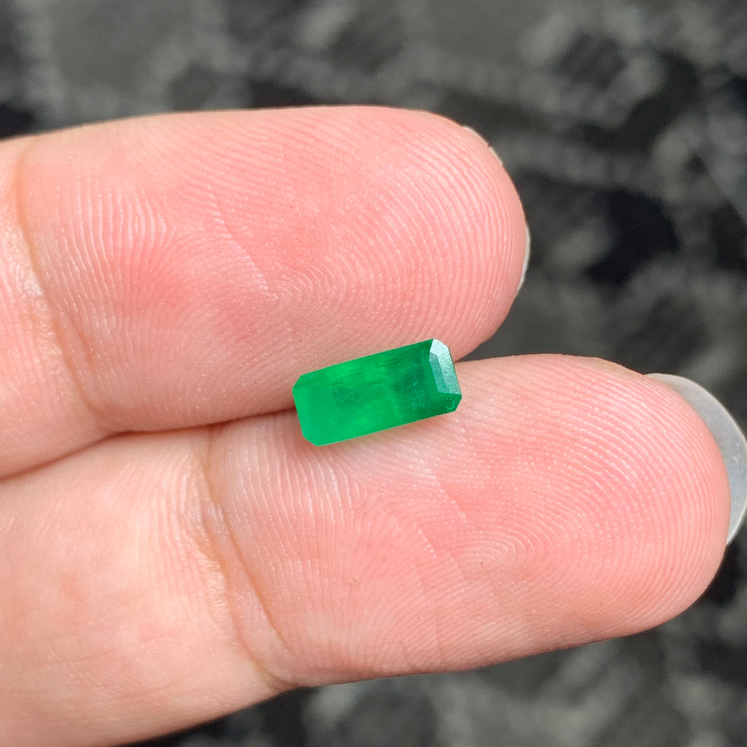 1.00 Carats Faceted Swat Emerald Gemstone