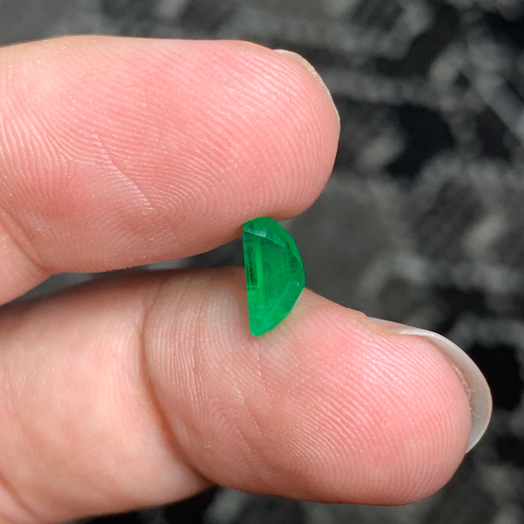 1.00 Carats Faceted Swat Emerald Gemstone