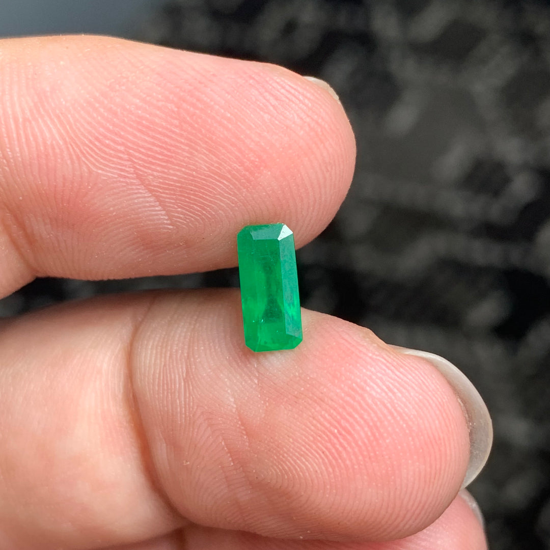 1.00 Carats Faceted Swat Emerald Gemstone