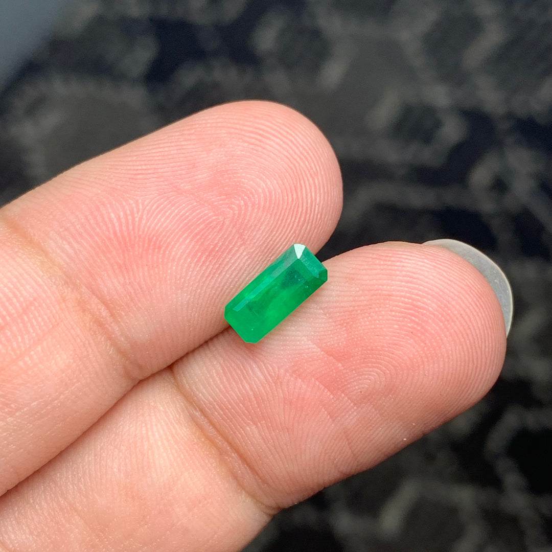 1.00 Carats Faceted Swat Emerald Gemstone