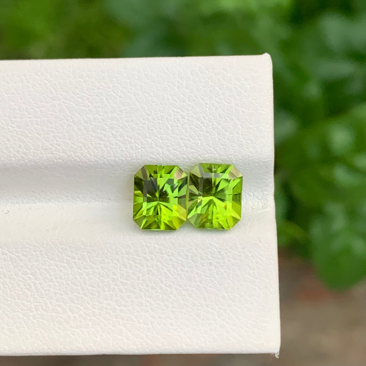 3.90 Carats Beautiful Faceted Emerald Shape Peridot Pair