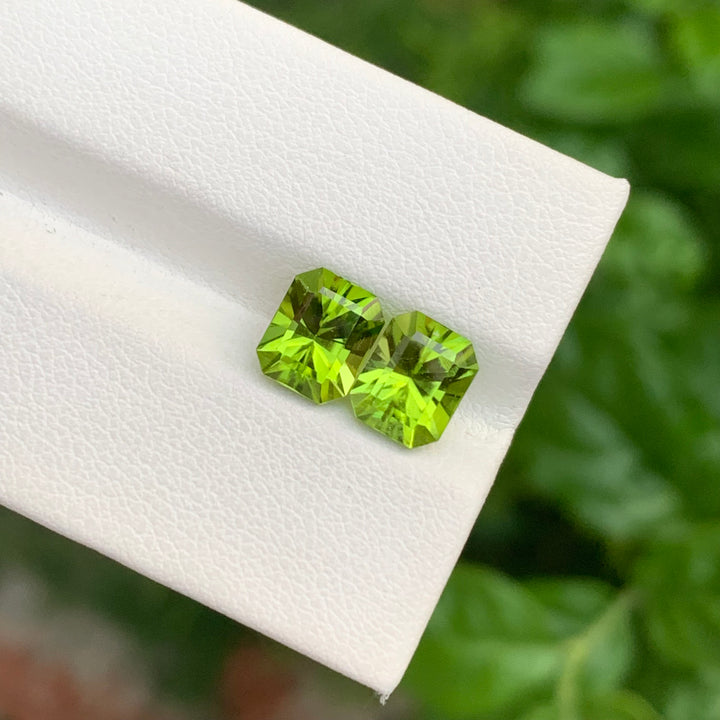 3.90 Carats Beautiful Faceted Emerald Shape Peridot Pair