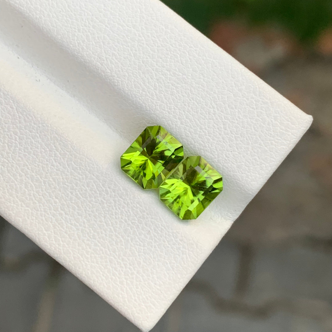 3.90 Carats Beautiful Faceted Emerald Shape Peridot Pair