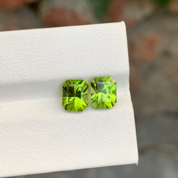 3.90 Carats Beautiful Faceted Emerald Shape Peridot Pair