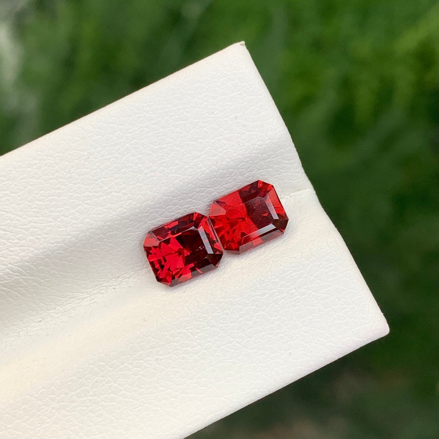 2.80 Carats Faceted Cherry Red Garnet Pair