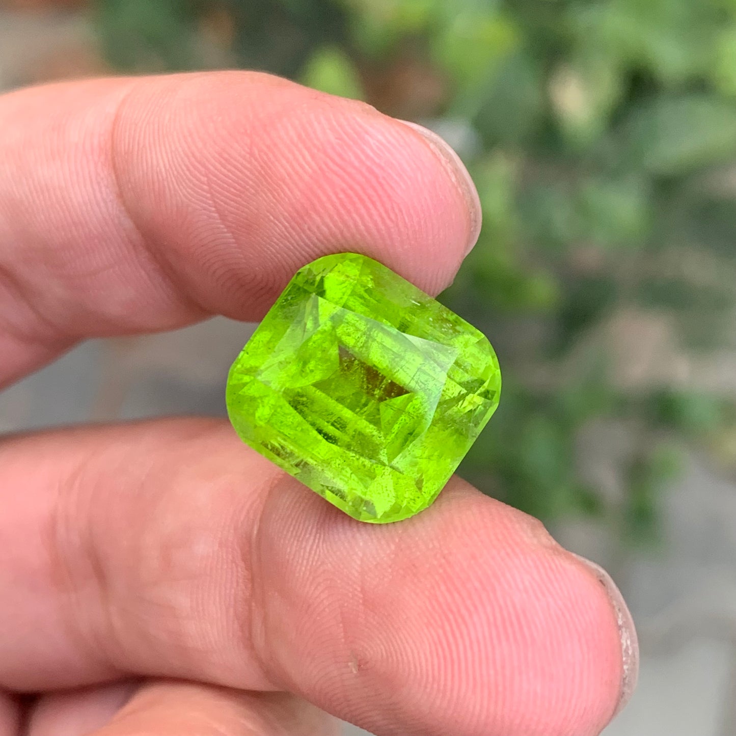 17.35 Carats Natural Green Peridot Gemstone