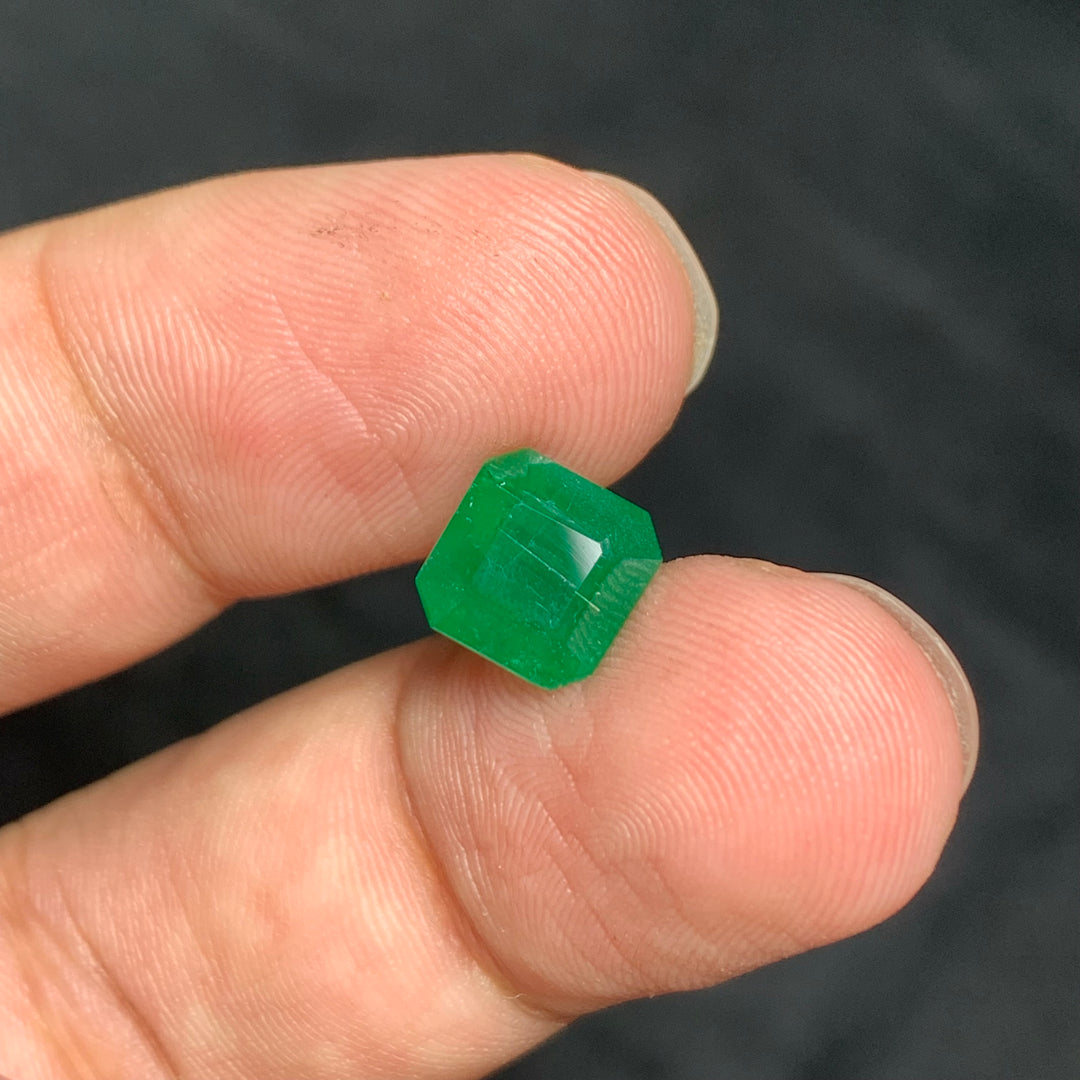 2.25 Carats Faceted Square Shape Emerald