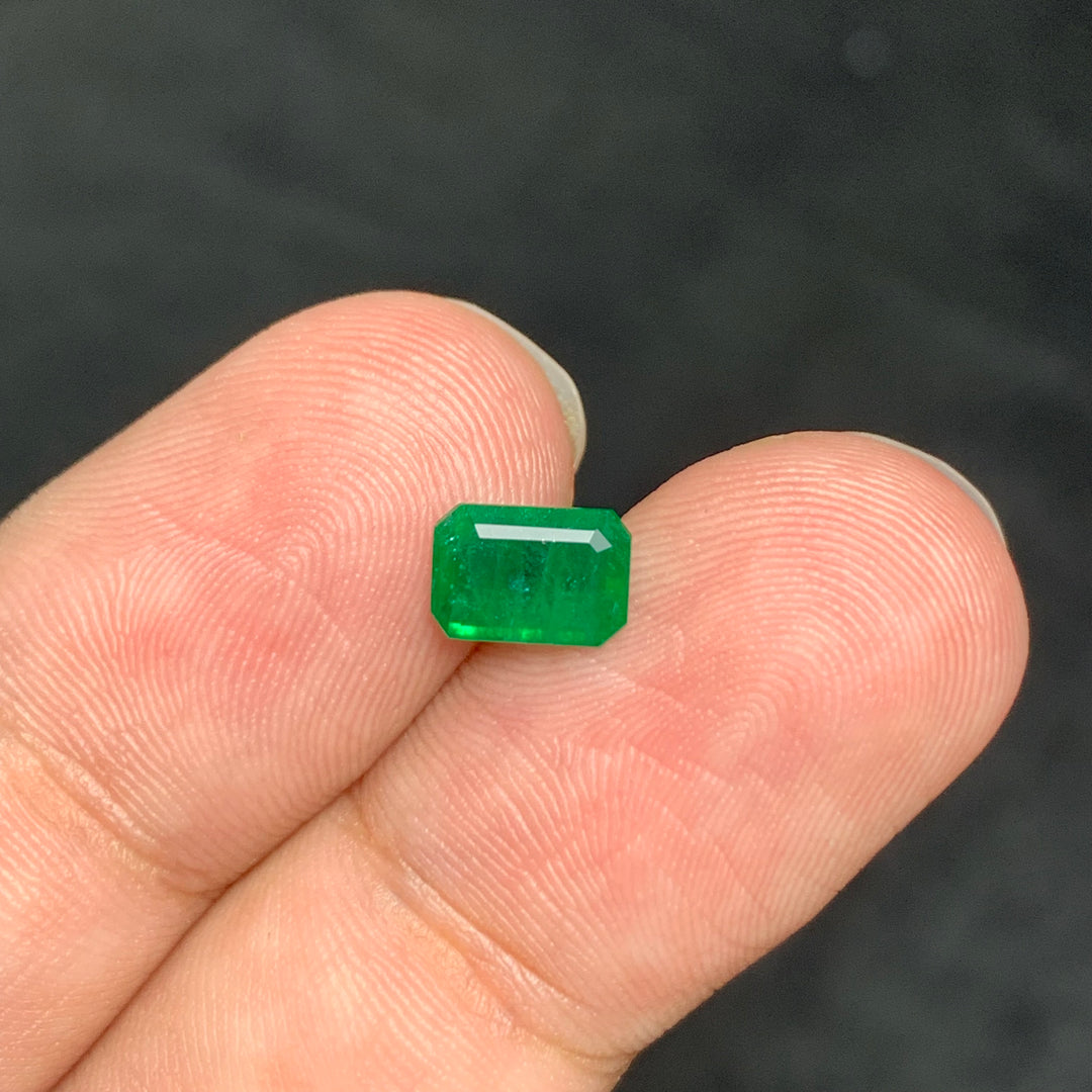 0.80 Carats Natural Faceted Swat Emerald Gemstone