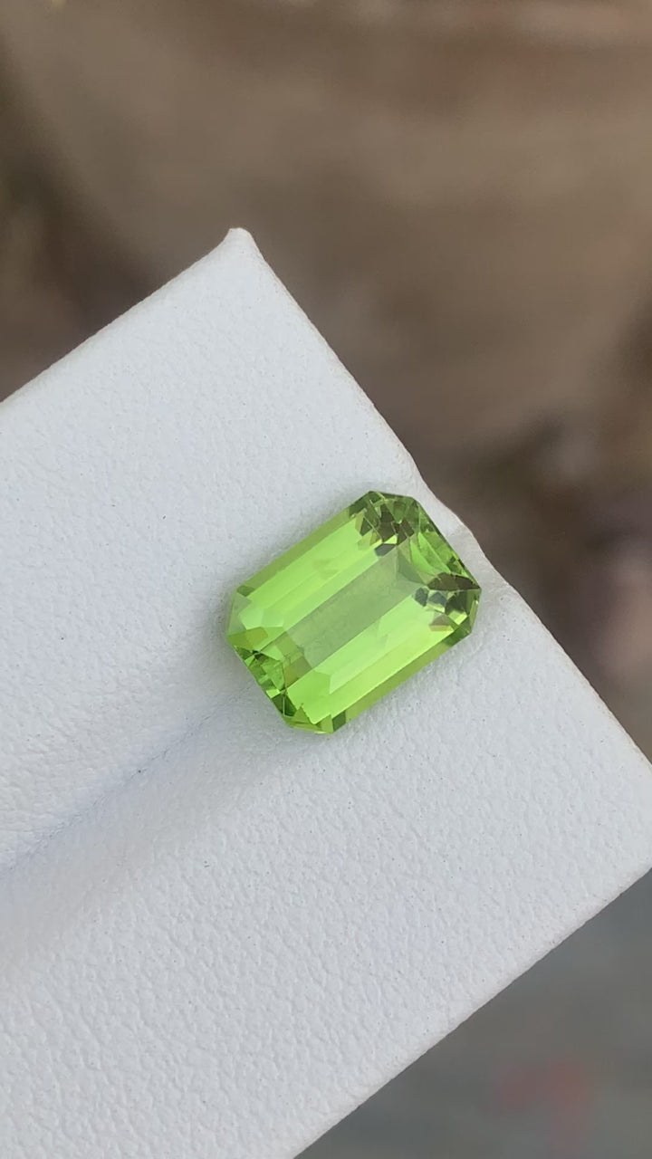 3.45 Carats Pretty Natural Loose Emerald Cut Apple Green Peridot