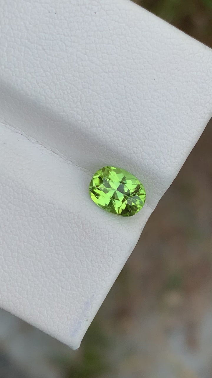 1.40 Carats Magnificent Natural Loose Fancy Cut Oval Shape Apple Green Peridot