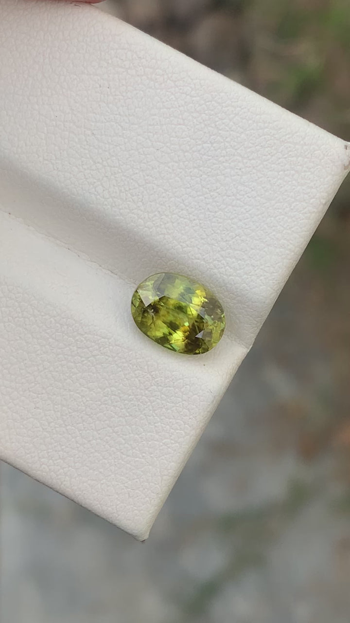 2.50 Carats Pretty Natural Loose Oval Shape Sphene