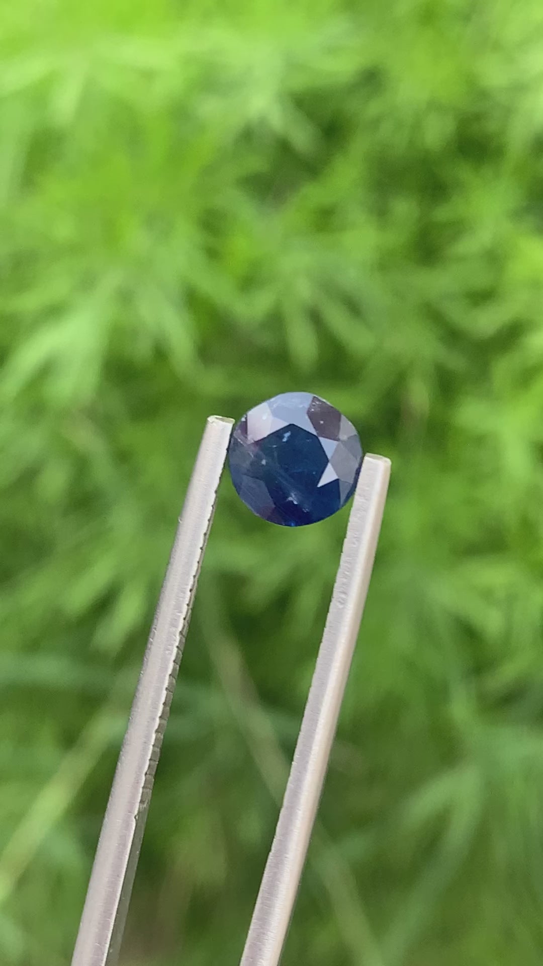 1.70 Carats Gorgeous Natural Loose Round Shape Blue Sapphire