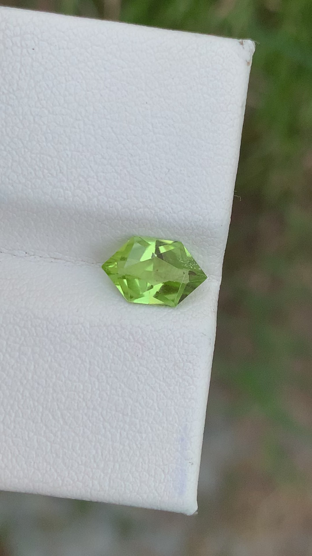 1.45 Carats Mesmerizing Natural Loose Hexagon Shape Apple Green Peridot