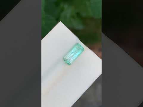 1.60 Carats Loose Green Emerald Beryl