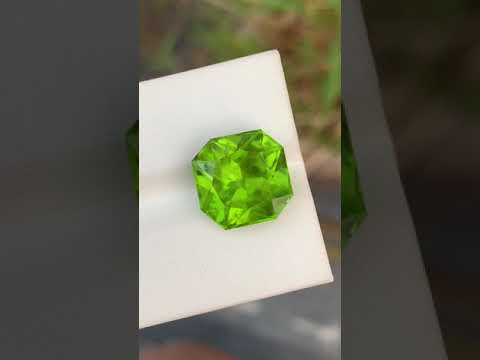 10.20 Carats Loose Peridot Square Shape